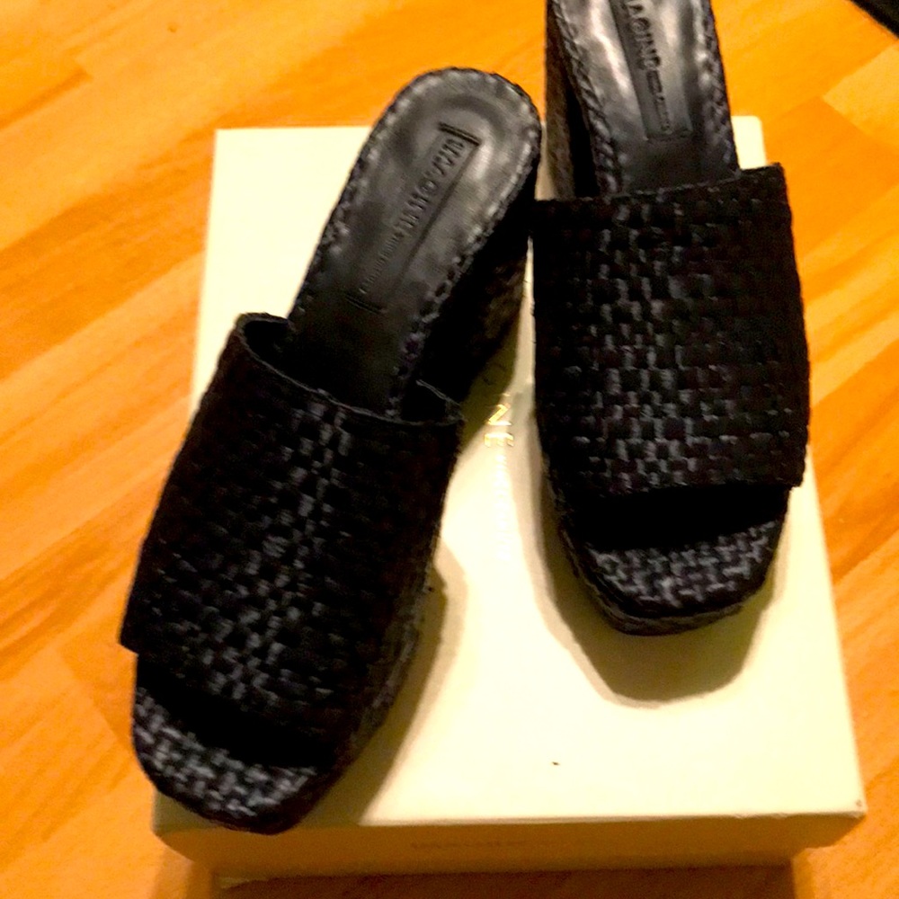 IMAGINE Vince Camuto Blk  Thatched Raffia Mules